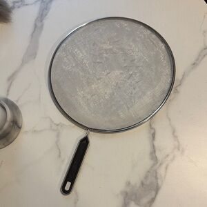 Stainless Steel Fine Mesh Splatter Screen - Black Handle